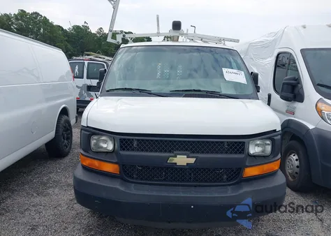 2015 Chevrolet Express 2500 Work Van z USA, uszkodzony, nr VIN 1GCWGFCFXF1272180